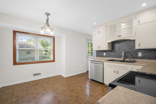 N86W17451 Joss PLACE, Menomonee Falls, WI 53051