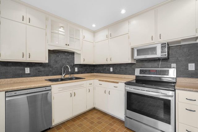 N86W17451 Joss PLACE, Menomonee Falls, WI 53051