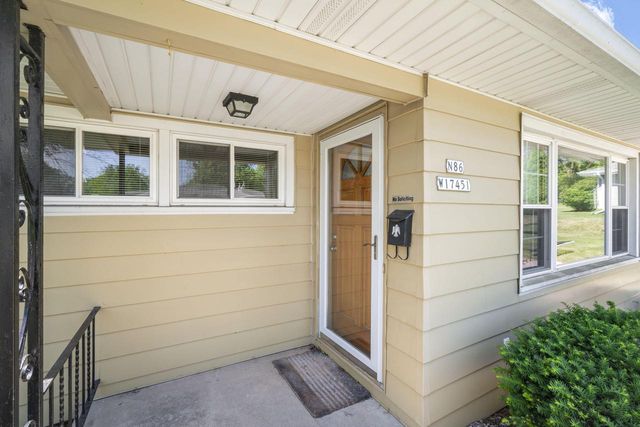 N86W17451 Joss PLACE, Menomonee Falls, WI 53051