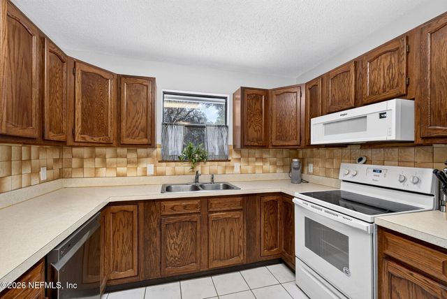 1305 LAKE ASBURY Drive, Green Cove Springs, FL 32043