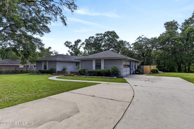1305 LAKE ASBURY Drive, Green Cove Springs, FL 32043