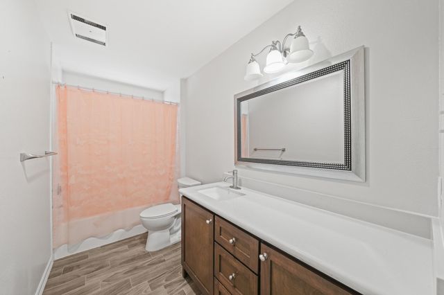 1655 E South Street, Alvin, TX 77511