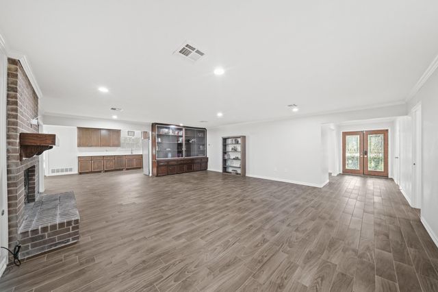 1655 E South Street, Alvin, TX 77511