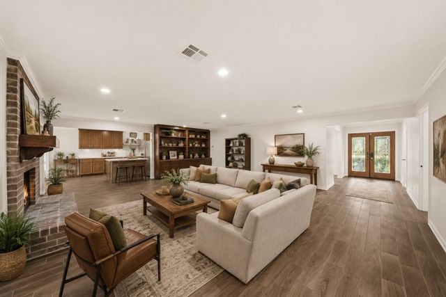 1655 E South Street, Alvin, TX 77511