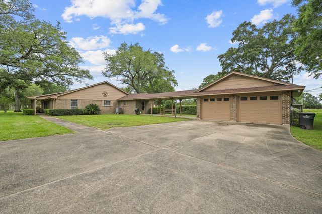1655 E South Street, Alvin, TX 77511