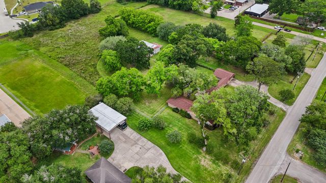 1655 E South Street, Alvin, TX 77511