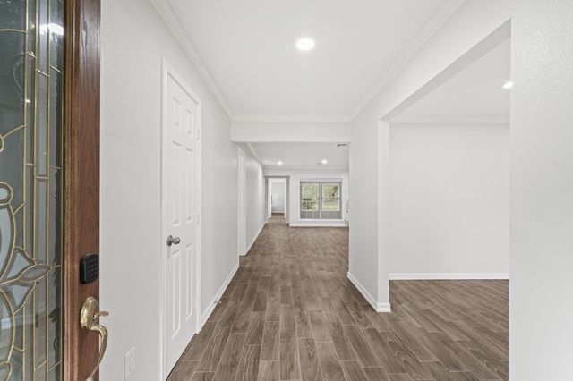 1655 E South Street, Alvin, TX 77511