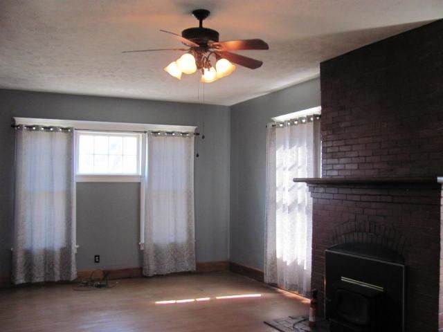 757 S Santa Fe Ave, Salina, KS 67401