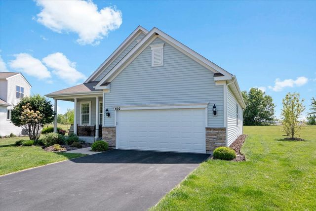 692 Canton Court, Oswego, IL 60543