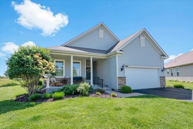 692 Canton Court, Oswego, IL 60543