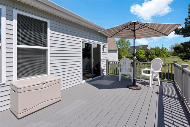 692 Canton Court, Oswego, IL 60543