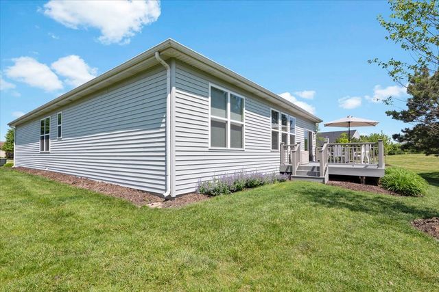 692 Canton Court, Oswego, IL 60543