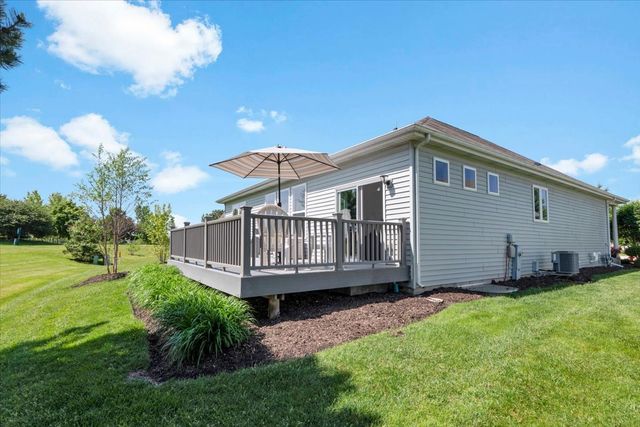 692 Canton Court, Oswego, IL 60543