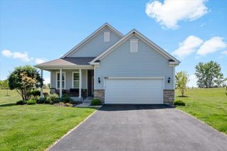 692 Canton Court, Oswego, IL 60543