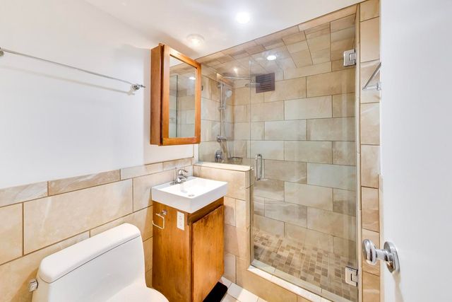 1138 W Lunt Avenue 2B, Chicago, IL 60626
