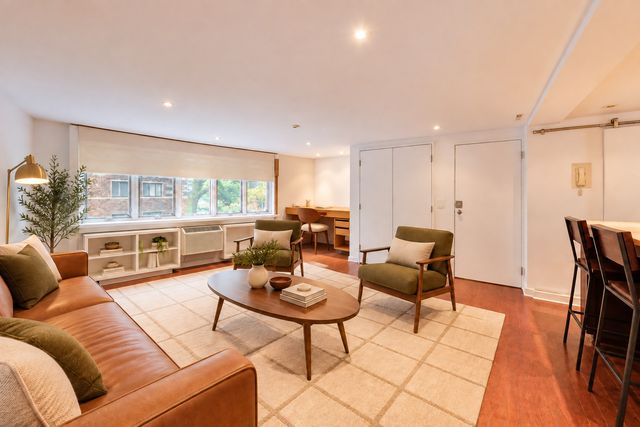 1138 W Lunt Avenue 2B, Chicago, IL 60626