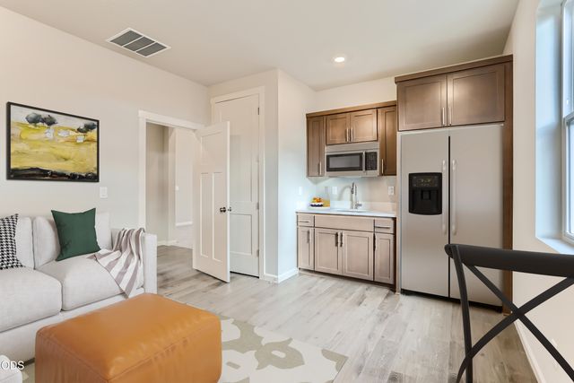 63111 NE Henningsen Pl, Bend, OR 97701