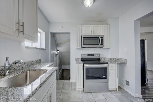 813 S Center Street, Royal Oak, MI 48067