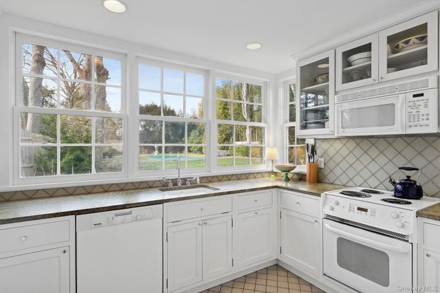 393 Hill Street, Southampton, NY 11968