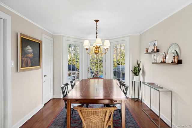 393 Hill Street, Southampton, NY 11968