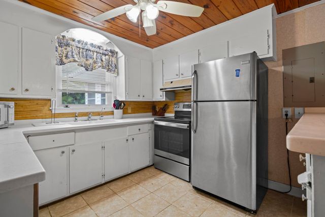 132 Calhoun Dr., Murrells Inlet, SC 29576