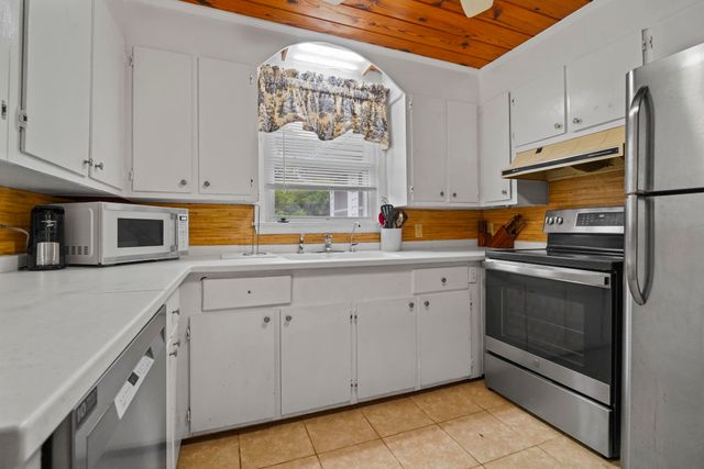 132 Calhoun Dr., Murrells Inlet, SC 29576