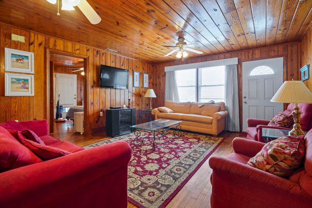 132 Calhoun Dr., Murrells Inlet, SC 29576