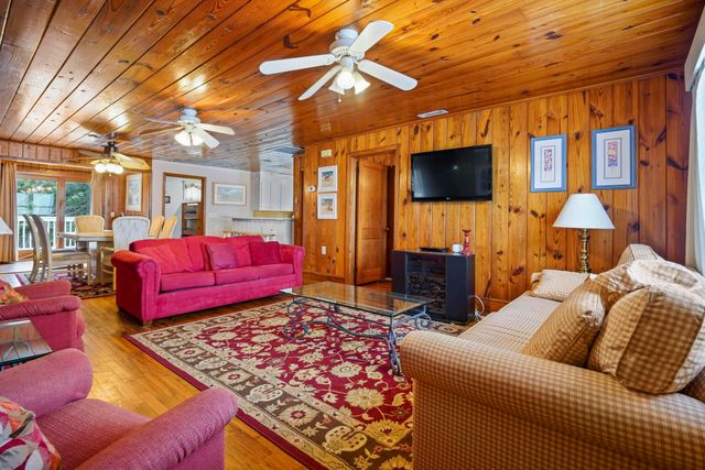 132 Calhoun Dr., Murrells Inlet, SC 29576