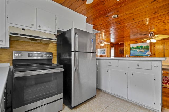 132 Calhoun Dr., Murrells Inlet, SC 29576