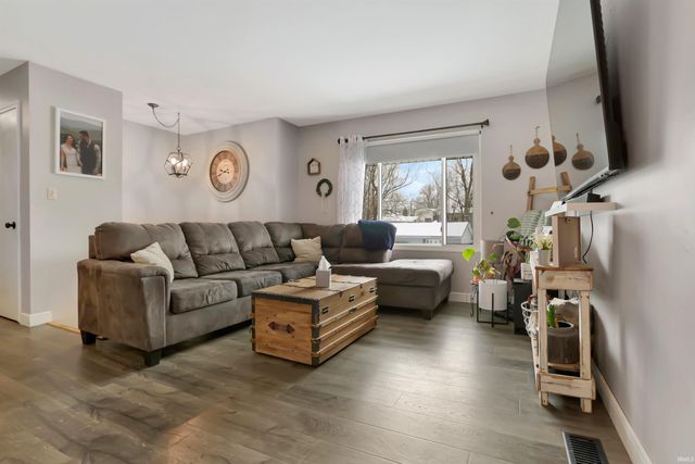 6644 Concord Drive, Newburgh, IN 47630