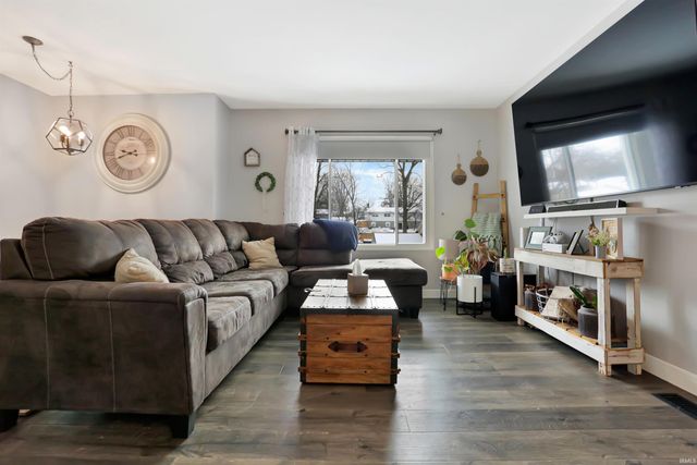 6644 Concord Drive, Newburgh, IN 47630