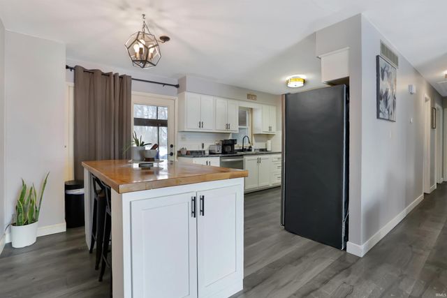 6644 Concord Drive, Newburgh, IN 47630