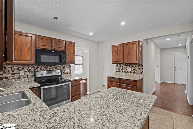 6 Avenel Court, Simpsonville, SC 29681