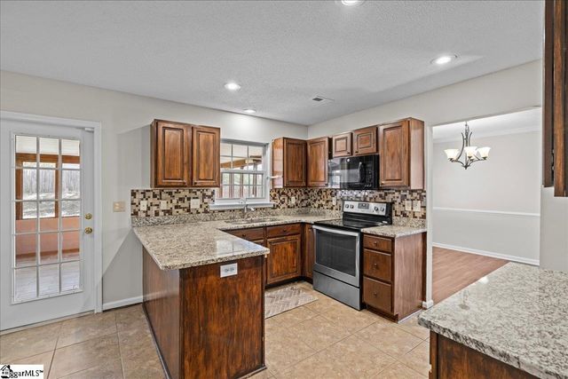 6 Avenel Court, Simpsonville, SC 29681