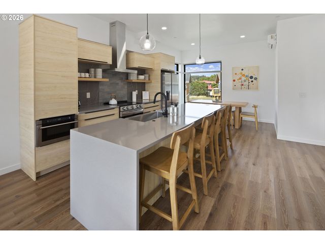 280 Nw Huckleberry St 6, Waldport, OR 97394