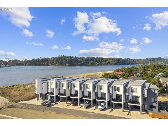 280 Nw Huckleberry St 6, Waldport, OR 97394