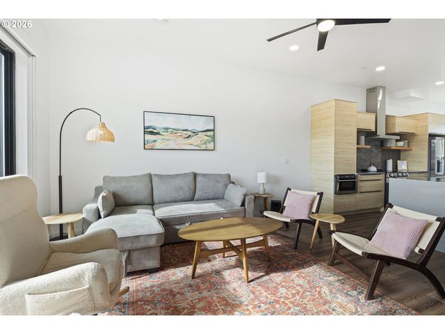 280 Nw Huckleberry St 6, Waldport, OR 97394