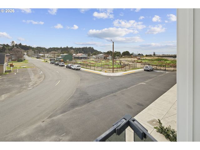 280 Nw Huckleberry St 6, Waldport, OR 97394