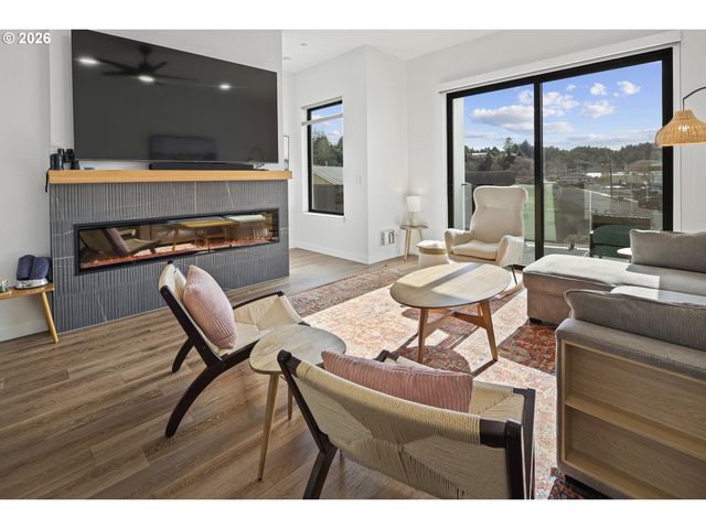 280 Nw Huckleberry St 6, Waldport, OR 97394