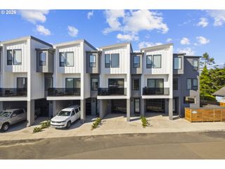 280 Nw Huckleberry St 6, Waldport, OR 97394