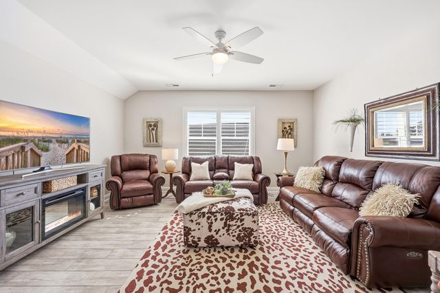 1005 Bonnet Dr., North Myrtle Beach, SC 29582