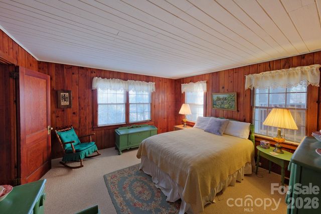 71 Norfolk Lane, Laurel Park, NC 28739