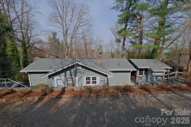 71 Norfolk Lane, Laurel Park, NC 28739