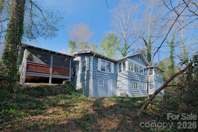 71 Norfolk Lane, Laurel Park, NC 28739