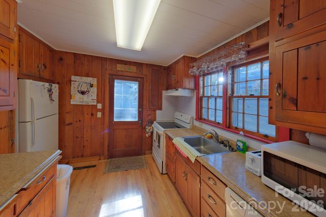 71 Norfolk Lane, Laurel Park, NC 28739