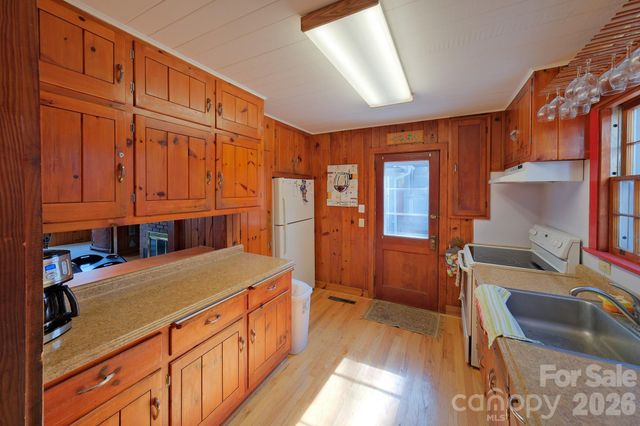 71 Norfolk Lane, Laurel Park, NC 28739