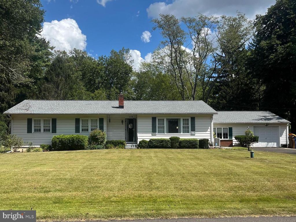 1114 GENERAL HAMILTON RD, Washington Crossing, PA 18977