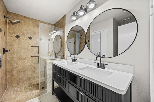 747 Oak West, Houston, TX 77073