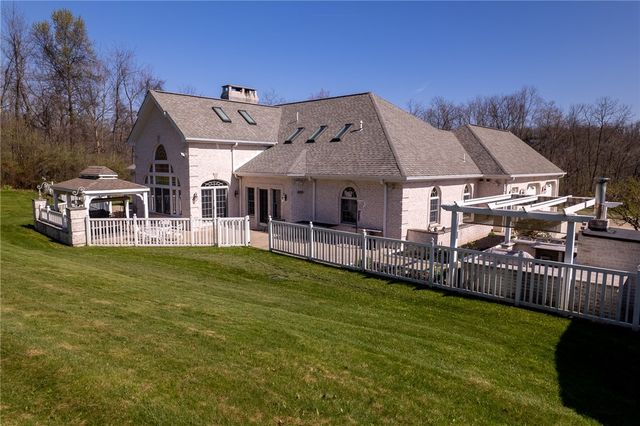 104 Angerer Rd, Cecil, PA 15317
