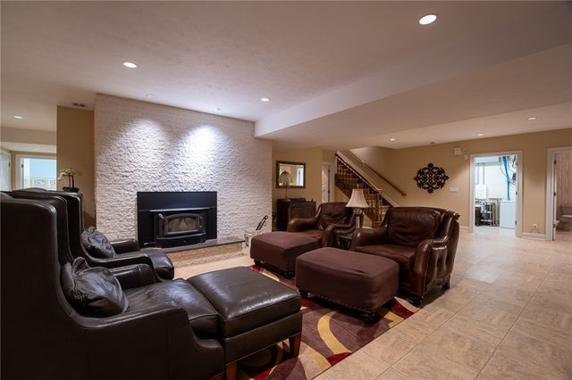 104 Angerer Rd, Cecil, PA 15317
